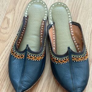 Women’s Indian Shoes Jutti Size 8 Embroidered Slides